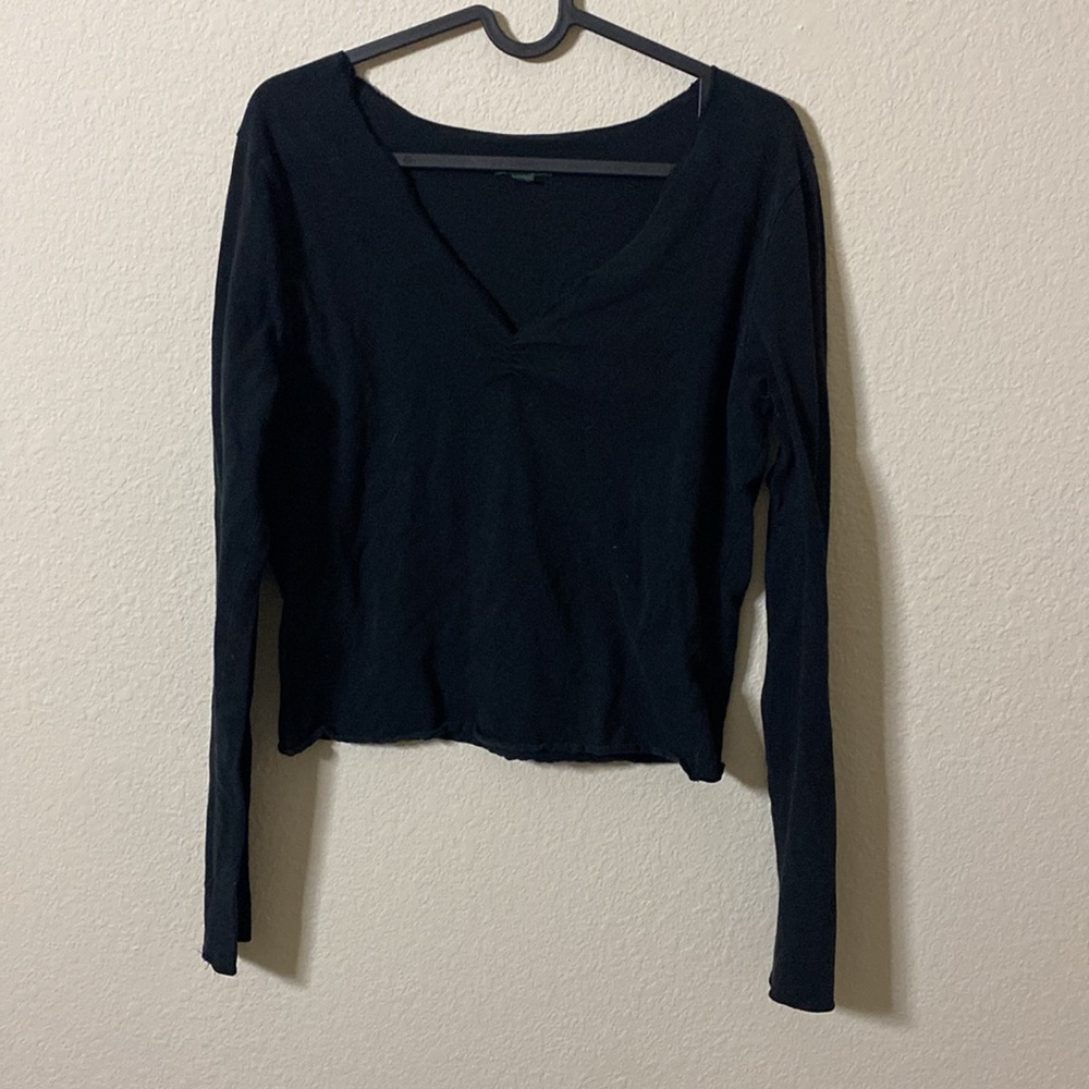 🛍️Adorable Black Long Sleeve Top! - Picture 1 of 7
